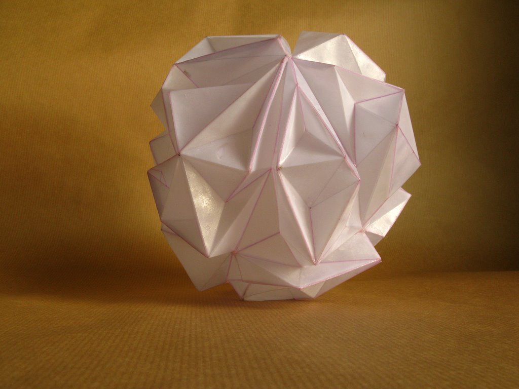 I folded a lot of papers when I stopped being a bronze sculptor. A need to lighten up, no doubt. However, I sometimes convert paper into bronze. In this case, I use wax/lost paper instead of the traditional lost wax. I use thin paper because it deforms and inflections linked to the tensions of folding appear and leave a trace. These stigmata of the action of folding paper tell the story of the formation of volume in the manner of a tree’s bark, which cracks and deforms as it grows.