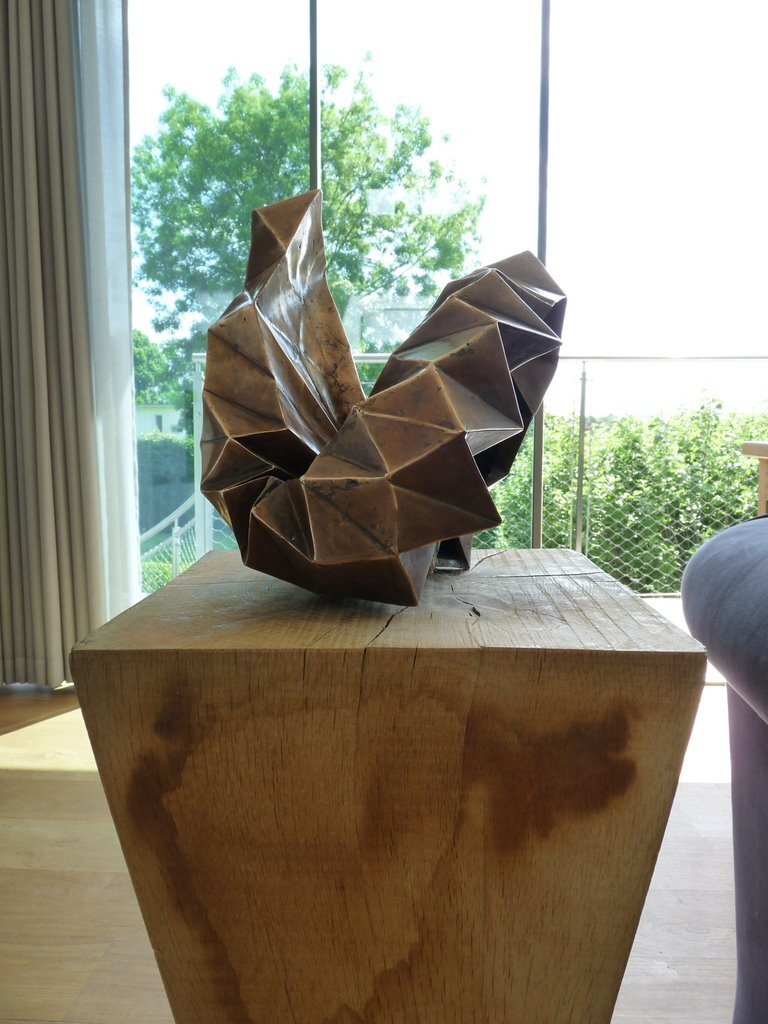 I folded a lot of papers when I stopped being a bronze sculptor. A need to lighten up, no doubt. However, I sometimes convert paper into bronze. In this case, I use wax/lost paper instead of the traditional lost wax. I use thin paper because it deforms and inflections linked to the tensions of folding appear and leave a trace. These stigmata of the action of folding paper tell the story of the formation of volume in the manner of a tree’s bark, which cracks and deforms as it grows.