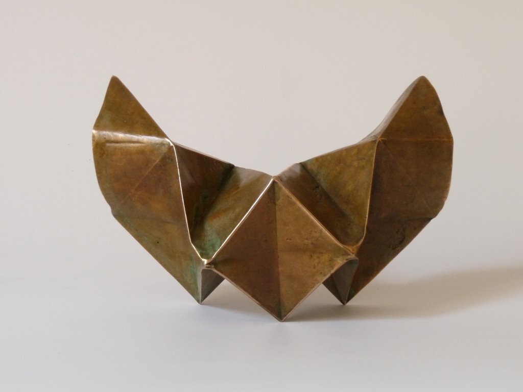 I folded a lot of papers when I stopped being a bronze sculptor. A need to lighten up, no doubt. However, I sometimes convert paper into bronze. In this case, I use wax/lost paper instead of the traditional lost wax. I use thin paper because it deforms and inflections linked to the tensions of folding appear and leave a trace. These stigmata of the action of folding paper tell the story of the formation of volume in the manner of a tree’s bark, which cracks and deforms as it grows.